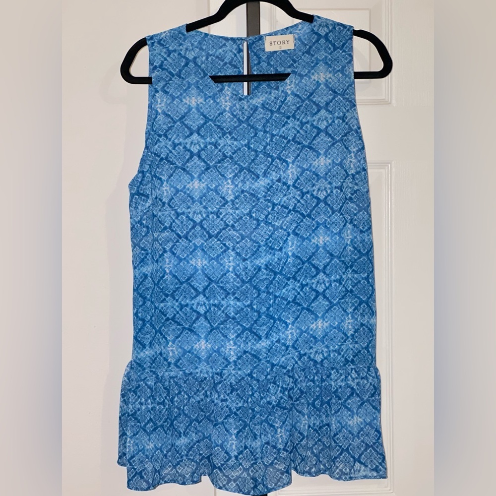 STORY sleeveless Blouse in Size Large